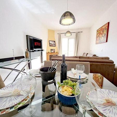 Apartamento Charmoso Com Lareira กังโปสดูจอร์เดา ภายนอก รูปภาพ
