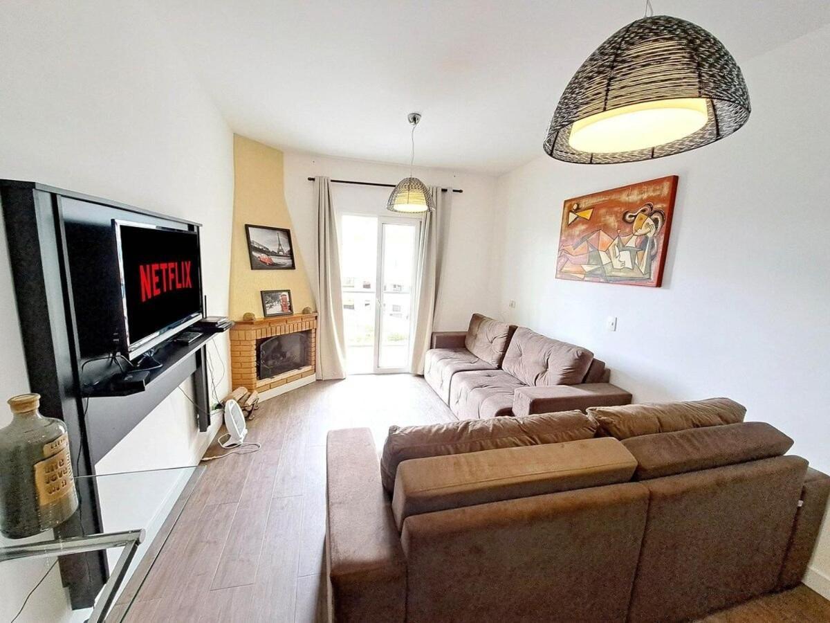 Apartamento Charmoso Com Lareira กังโปสดูจอร์เดา ภายนอก รูปภาพ