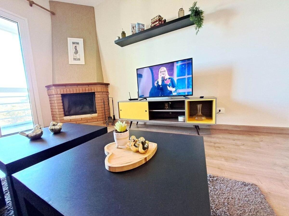 Apartamento Charmoso Com Lareira กังโปสดูจอร์เดา ภายนอก รูปภาพ