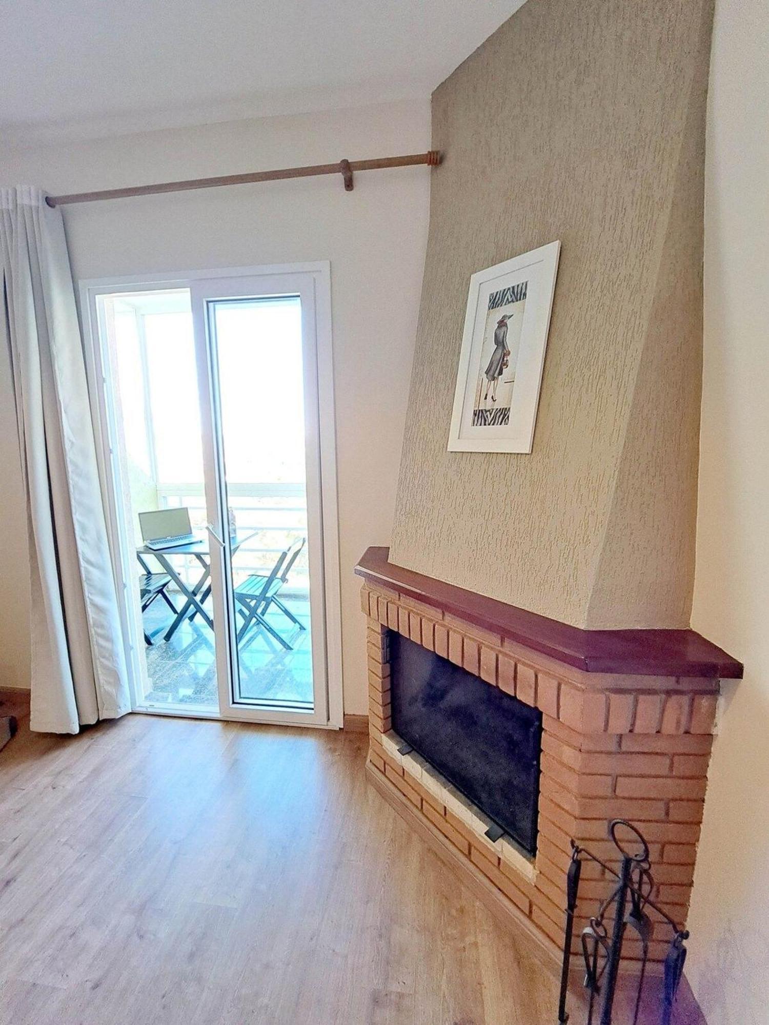 Apartamento Charmoso Com Lareira กังโปสดูจอร์เดา ภายนอก รูปภาพ